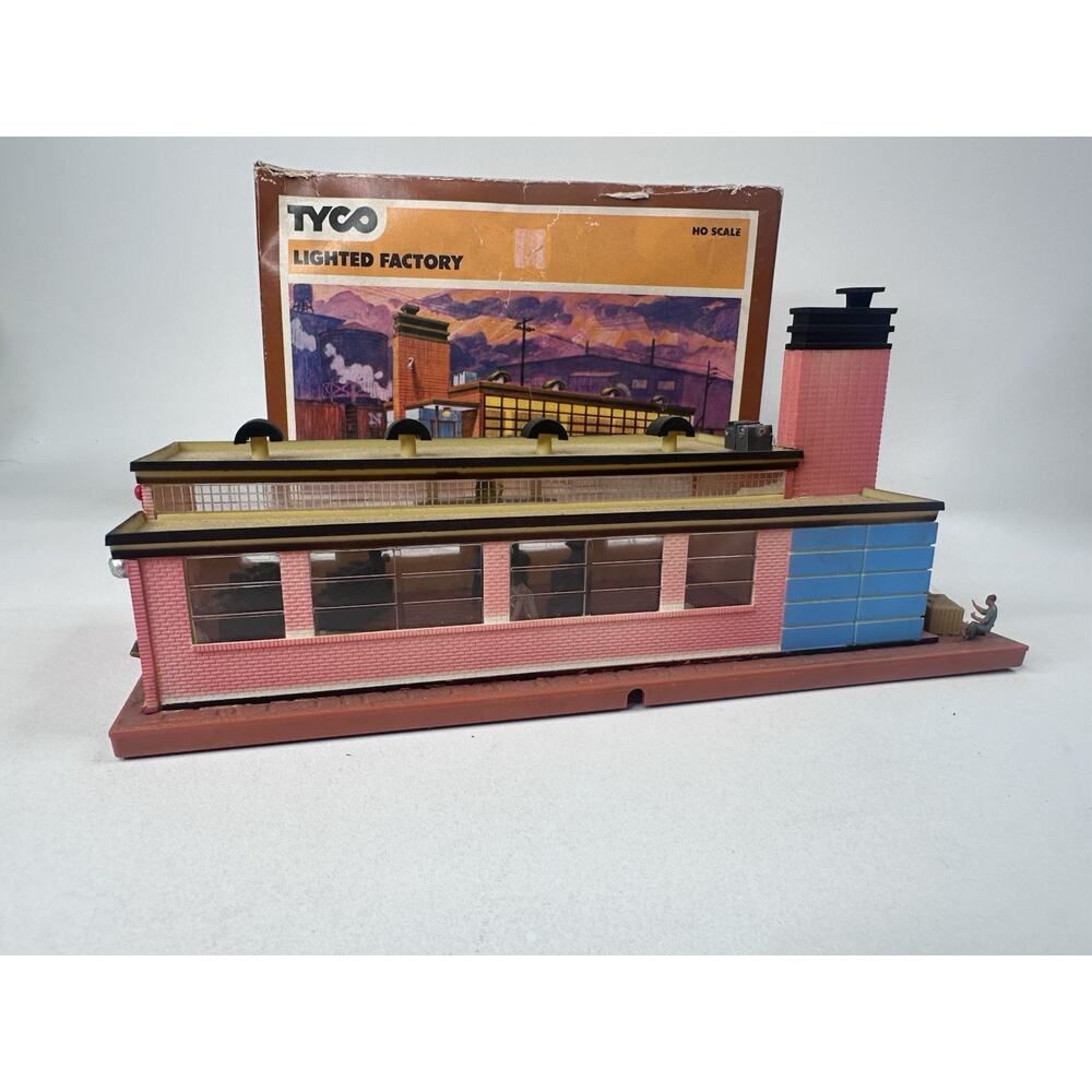 TYCO HO Scale Lighted Factory Accessory Building Model #940 - Picture 6 of 13